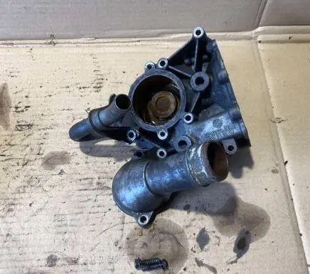 Mercedes-Benz E W124 Thermostat housing 6032030474