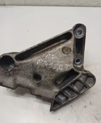 Volkswagen PASSAT B8 Generator/alternator bracket 04L199207 CRL