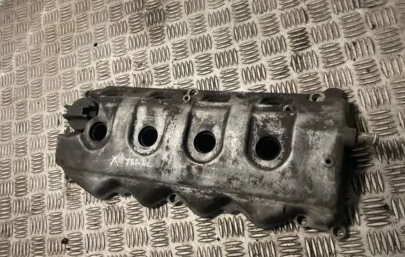 Nissan X-Trail T30 Rocker cam cover 