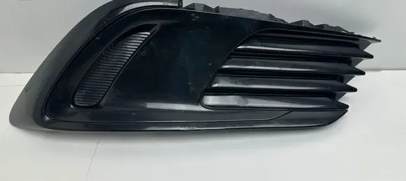 Toyota Auris E180 Front bumper lower grill 8148102570 8148102590 5203002120