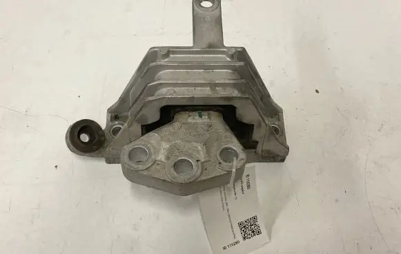 Opel Insignia A Engine mount bracket