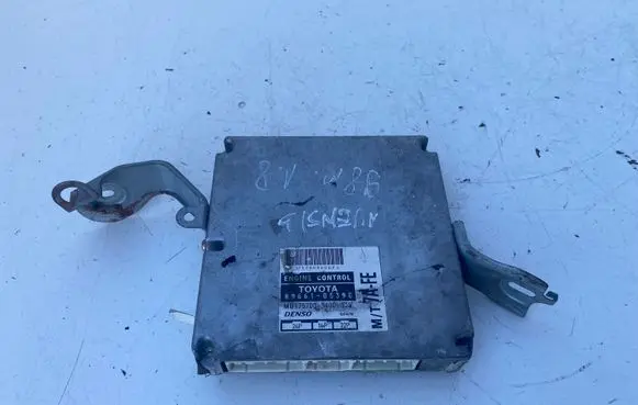 Toyota Avensis T220 Engine control unit/module 8966105390