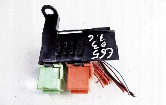BMW 7 E65 E66 Relay mounting block 