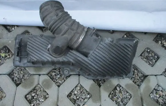 Air filter box