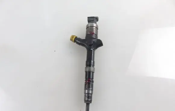 Toyota Avensis T250 Fuel injector 236700G010