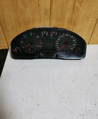 Audi A6 S6 C5 4B Speedometer (instrument cluster) 88311