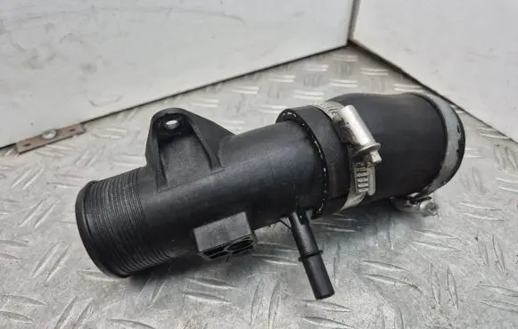 Ford Focus Intercooler hose/pipe C1B16F075AE