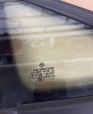 Volkswagen Caddy Front triangle window/glass Dot27m23100as