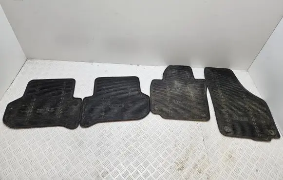 Skoda Yeti (5L) Car floor mat set 5L1862435 5L1862436
