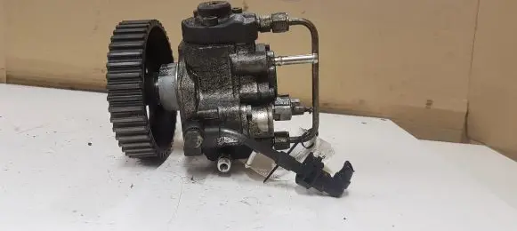 Opel Astra H Fuel injection high pressure pump 55586501 2940000505 046010B02