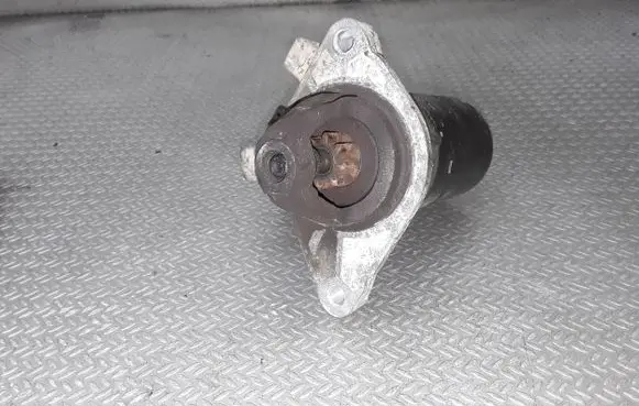 Peugeot 107 Starter motor 0001107439