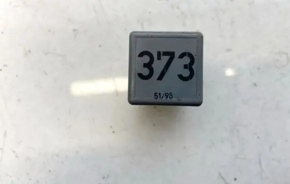 Volkswagen PASSAT B5.5 Other relay 8d0951253a