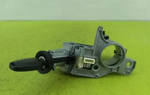 Opel Zafira B Ignition lock 2421430