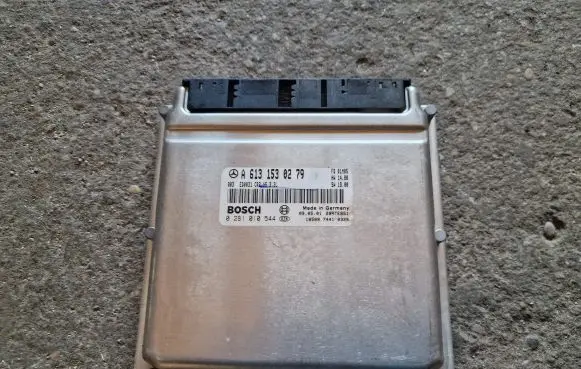 Mercedes-Benz S W220 Engine control unit/module A6131530279