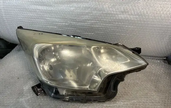 Toyota Verso-S Headlight/headlamp 