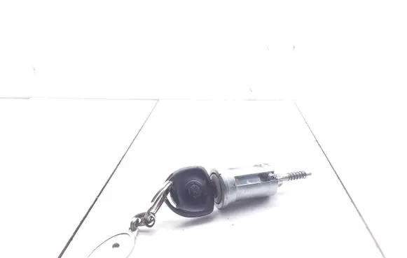 Opel Corsa B Ignition lock 90519056