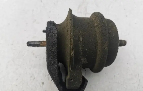 Infiniti FX Engine mount bracket