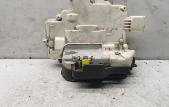 Audi A4 S4 B7 8E 8H Front door lock 8E1837016AA