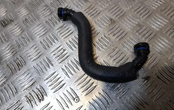 Volkswagen PASSAT CC Breather/breather pipe/hose 06J103221A