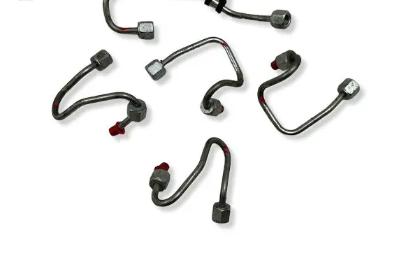 Volkswagen PASSAT B7 Fuel injector supply line/pipe V050