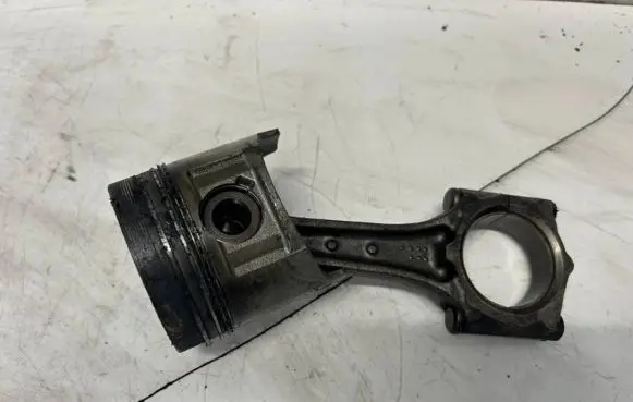 Opel Combo B Piston with connecting rod