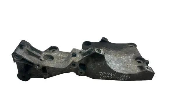 Volkswagen Touran I Engine mounting bracket 03G903143