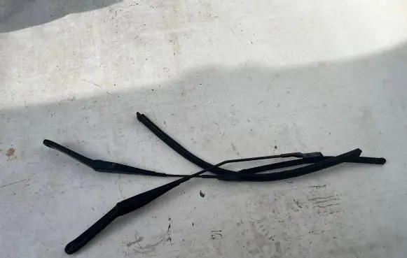 Ford Fiesta Front wiper blade arm 8A61-17526-BF 8A61-17526-AE