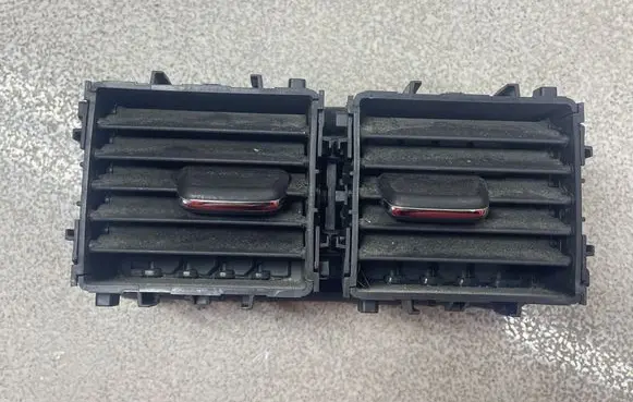 Opel Insignia B Rear air vent grill 39017310