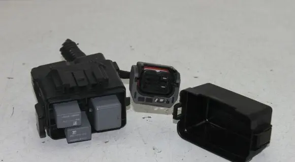 Toyota Avensis T270 Relay mounting block 