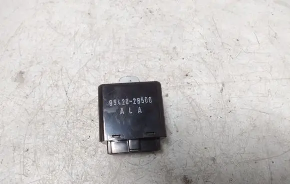 Hyundai Santa Fe Window wiper relay 954202B500