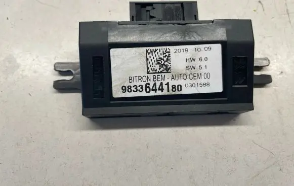 Opel Crossland X Door control unit/module 9833644180