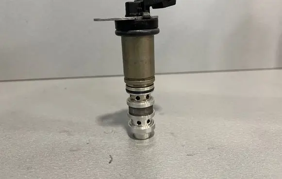 BMW 1 E81 E87 Camshaft vanos timing valve 13151279 7584115 11367584115