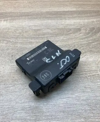 Volkswagen Golf V Gateway control module 1K0907530F 1K0907951