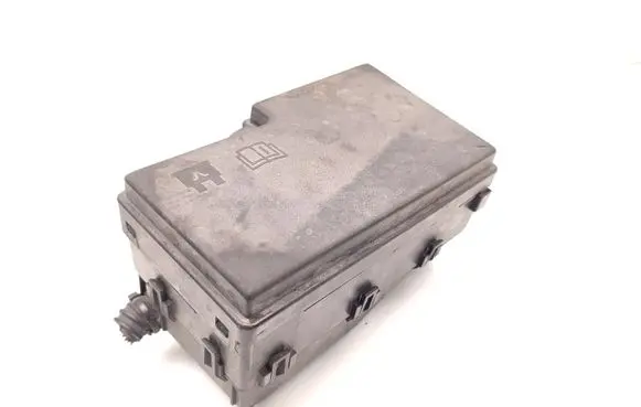 Ford Focus Fuse module AV6T-14A067-AC 5B0Q1010