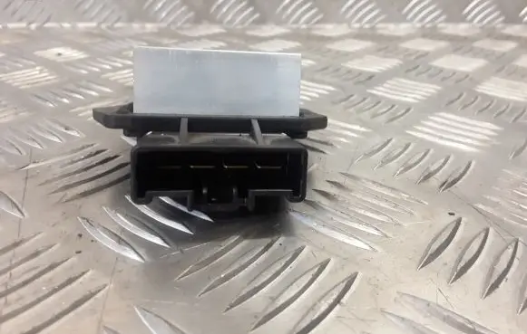 Toyota Avensis T250 Heater blower fan relay 