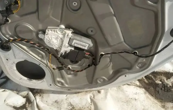 Skoda Octavia Mk2 (1Z) Sliding door window regulator with motor