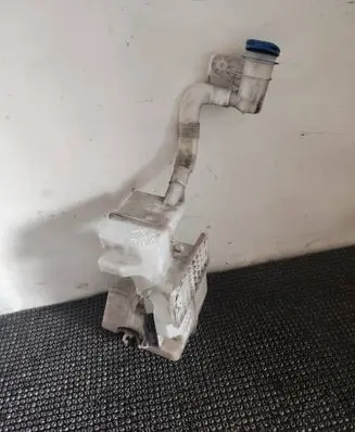 Volkswagen Jetta VI Windshield washer fluid reservoir/tank 6002010666 1011