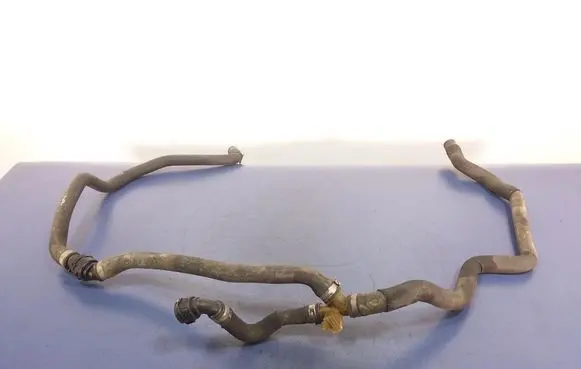 Engine coolant pipe/hose