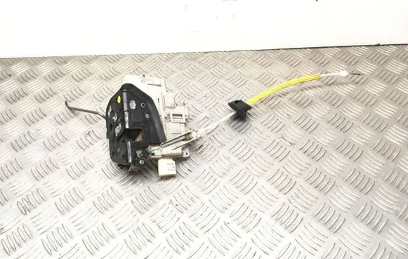 Audi A3 S3 8P Front door lock 4F2837015