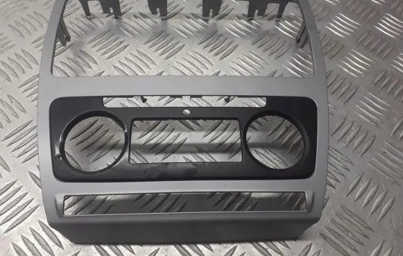 Skoda Octavia Mk2 (1Z) Radio/GPS head unit trim 