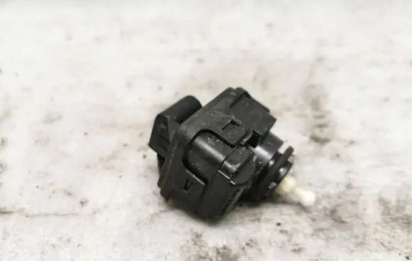 Volkswagen Golf IV Headlight level adjustment motor 4B0941295