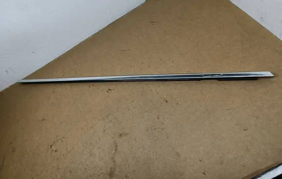 Volkswagen PASSAT B7 USA Front door glass trim molding 