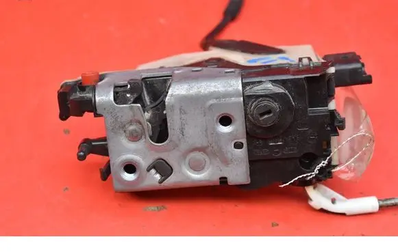 Citroen DS4 Rear door lock 9685353380