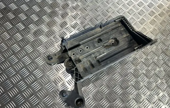 Volkswagen PASSAT B8 Battery tray 5Q0915321H