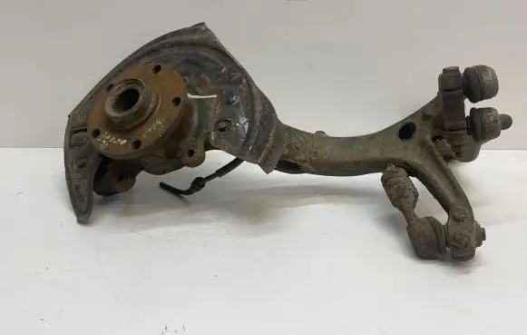 Skoda Octavia Mk1 (1U) Front wheel hub spindle knuckle