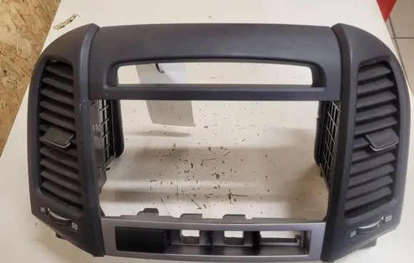 Hyundai Santa Fe Dash center air vent grill