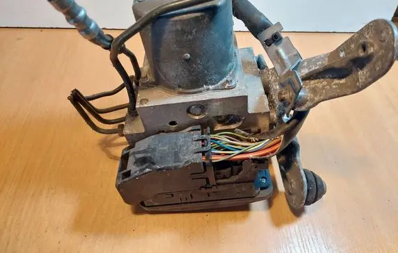Mercedes-Benz E W211 ABS Pump 0265960313 A2114311812