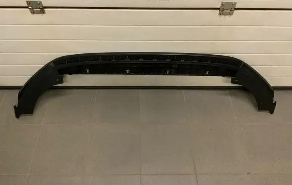 Front bumper splitter molding
