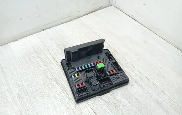 Nissan Qashqai Fuse module 284B7JD02E 522753F03 8927088721