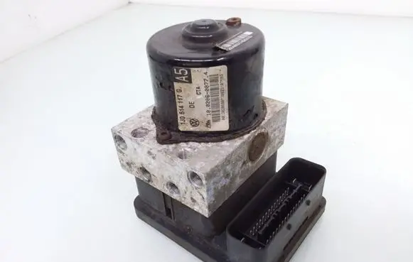 Skoda Octavia Mk1 (1U) ABS Pump 1J0614117G 10020600774 1C0907379L